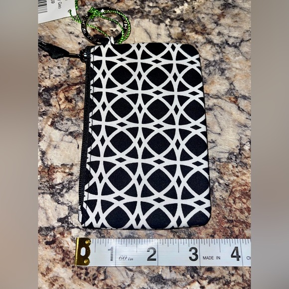 NWT 𝑽𝒆𝒓𝒂 𝑩𝒓𝒂𝒅𝒍𝒆𝒚 𝑍𝑖𝑝 𝐼𝐷 𝐶𝑎𝑠𝑒 𝑤 𝑘𝑒𝑦 𝑟𝑖𝑛𝑔 - Picture 5 of 7